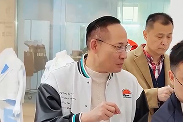 劉國(guó)榮先生代表霞云飛受邀參加江蘇服裝協(xié)同創(chuàng)新優(yōu)秀成果評(píng)選
